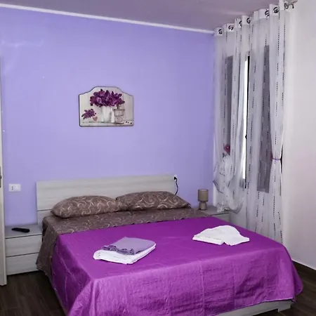 La Casa Dei Fiori Apartment *